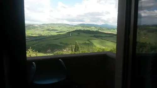 拉瓦雷皮克洛酒店